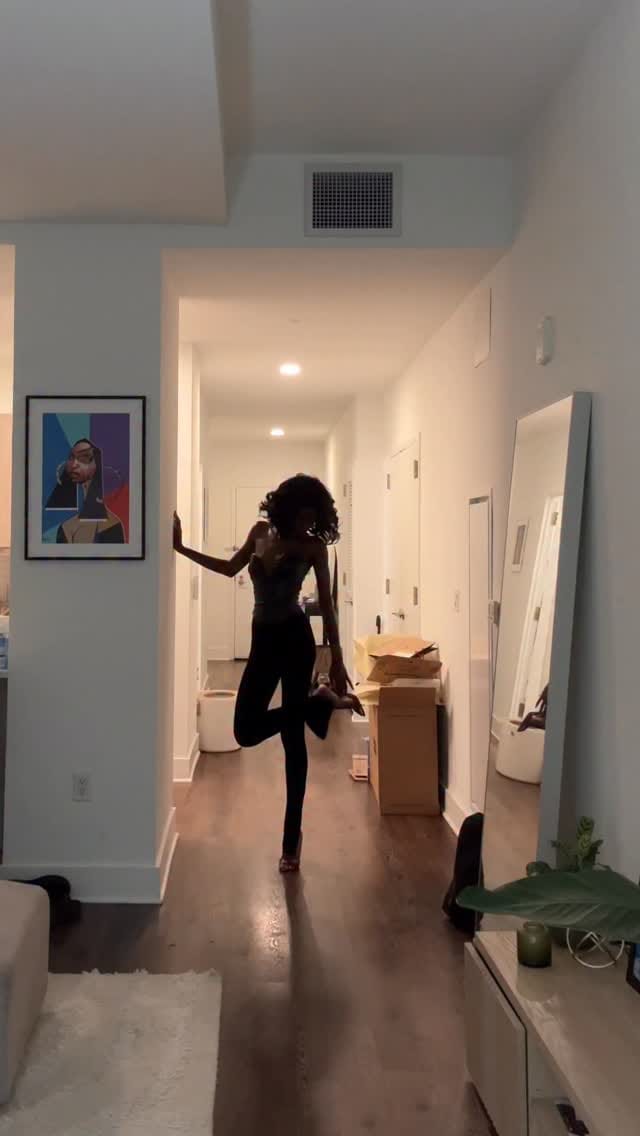 Post 8 by Adésínà Tòmíwá on Instagram (video)