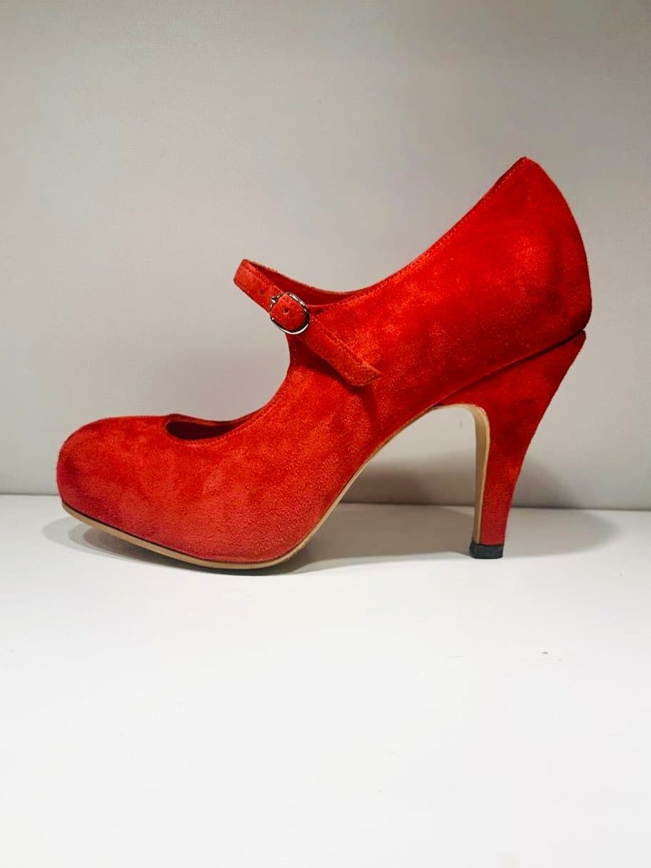 Post 9 by Ilias Little Shoe Box on Instagram (carousel)