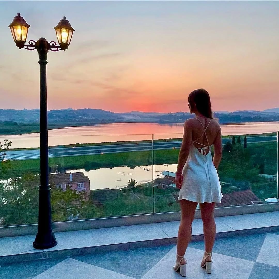 Post 7 by Molly Rose Clothing on Instagram (image)