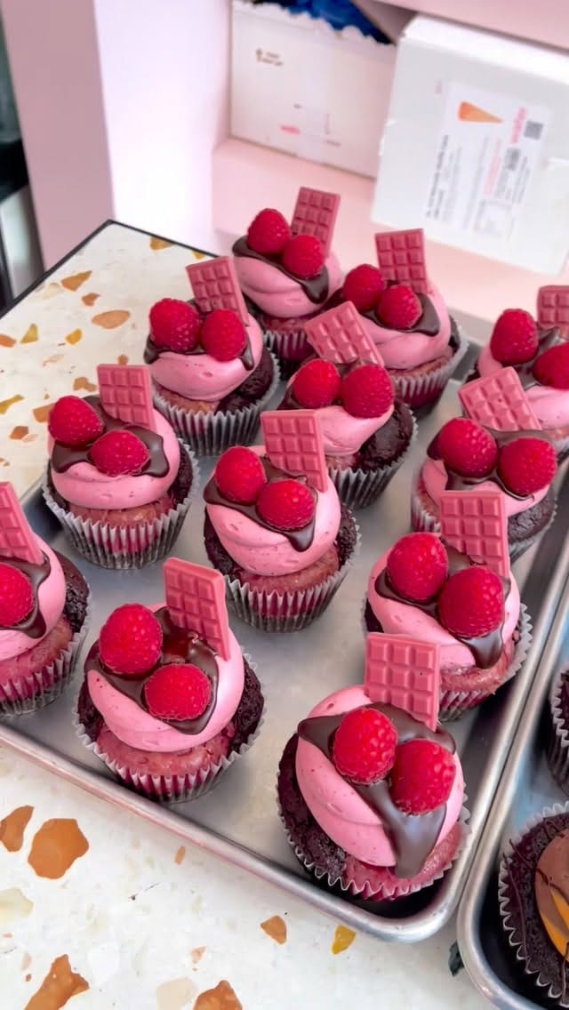 Post 7 by Flavourtown Bakery - Cakes Cupcakes. on Instagram (video)