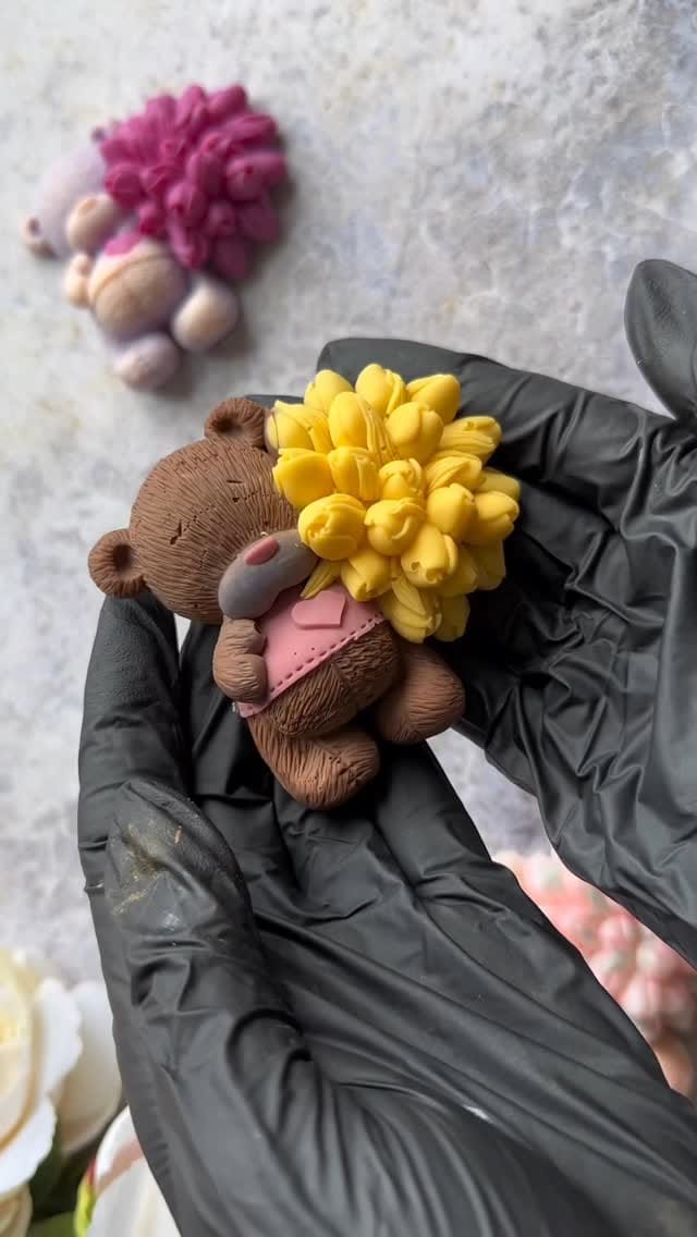 Post 9 by Personalised Artisan Chocolate on Instagram (video)