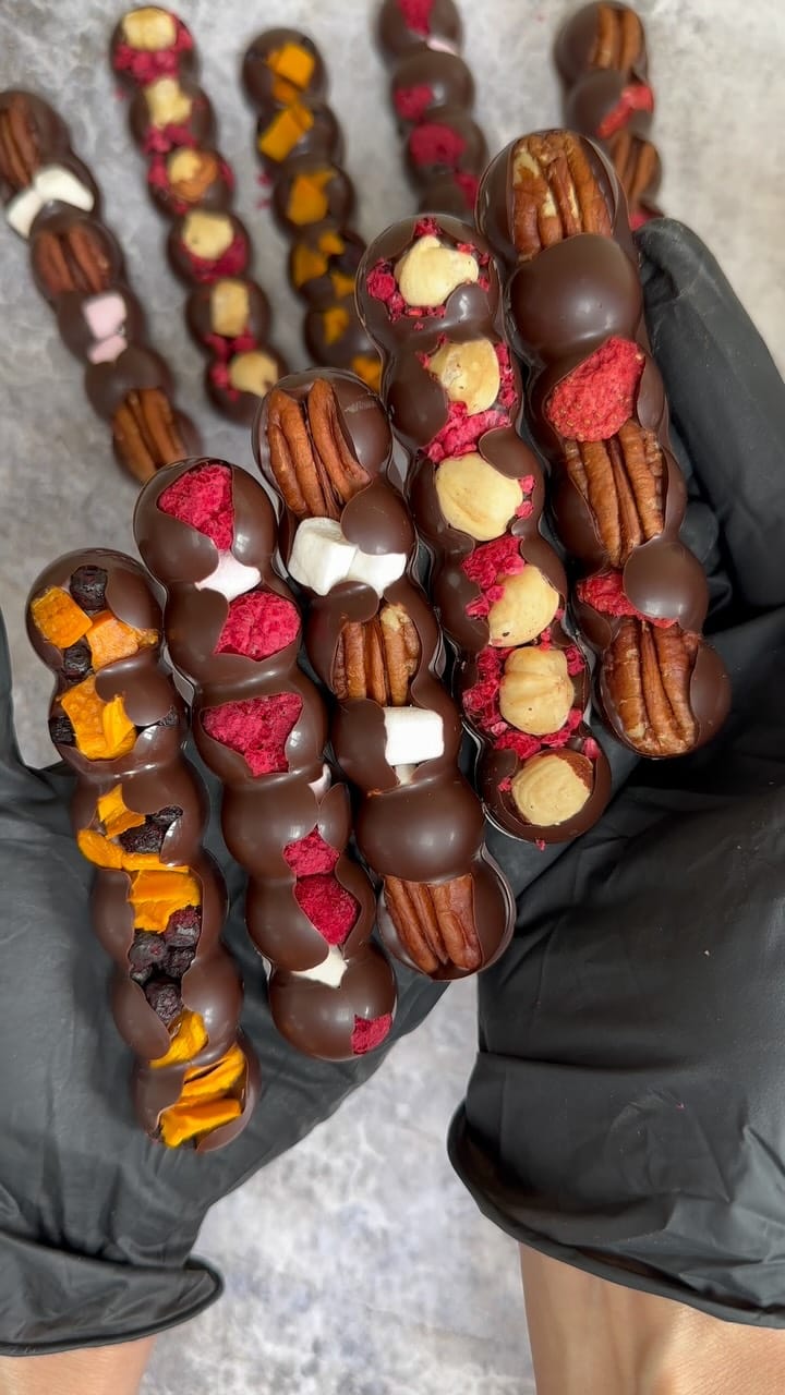 Post 8 by Personalised Artisan Chocolate on Instagram (video)