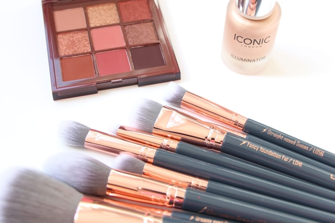 Post 6 by Loella | Makeup brushes on Instagram (image)