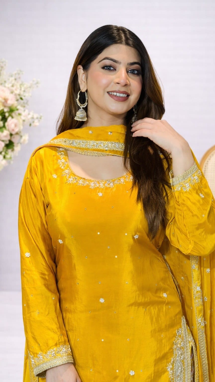 Post 4 by Simran Exclusive on Instagram (video)