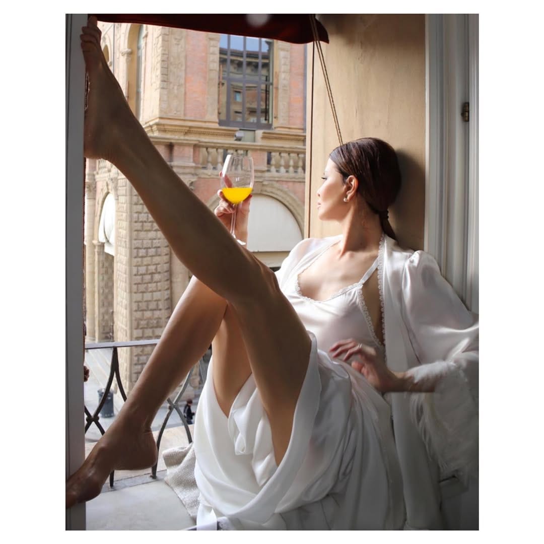 Post 3 by LYA LONDON on Instagram (image)