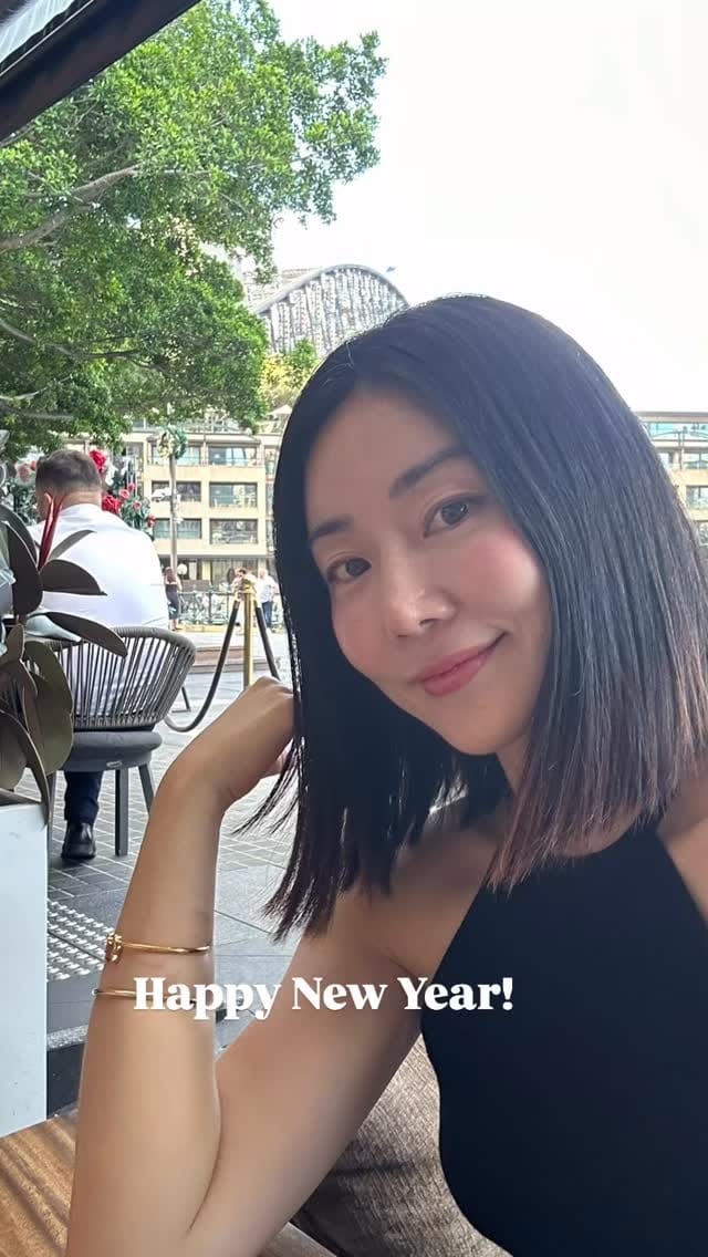 Post 2 by 시드니 𝑴𝑬𝑹𝑪𝑰 𝑺𝒉𝒐𝒘𝒓𝒐𝒐𝒎 on Instagram (video)