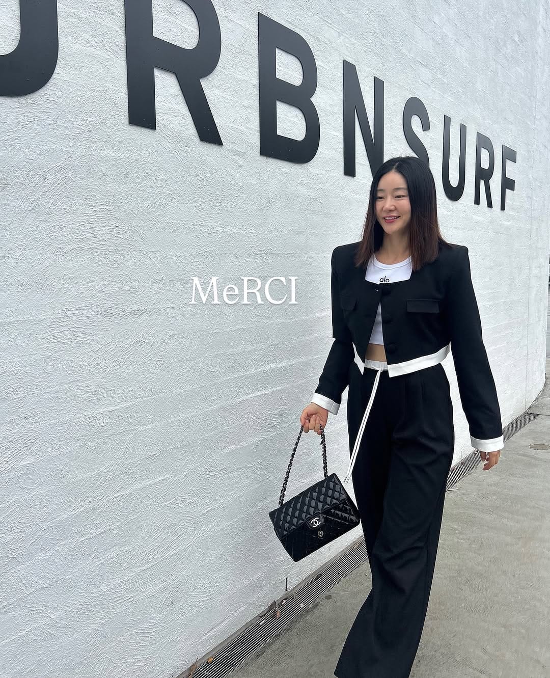 Post 10 by 시드니 𝑴𝑬𝑹𝑪𝑰 𝑺𝒉𝒐𝒘𝒓𝒐𝒐𝒎 on Instagram (carousel)