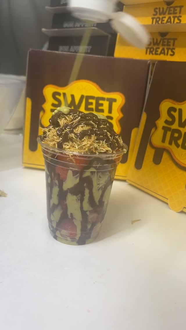 Post 8 by Land of Munchies on Instagram (video)