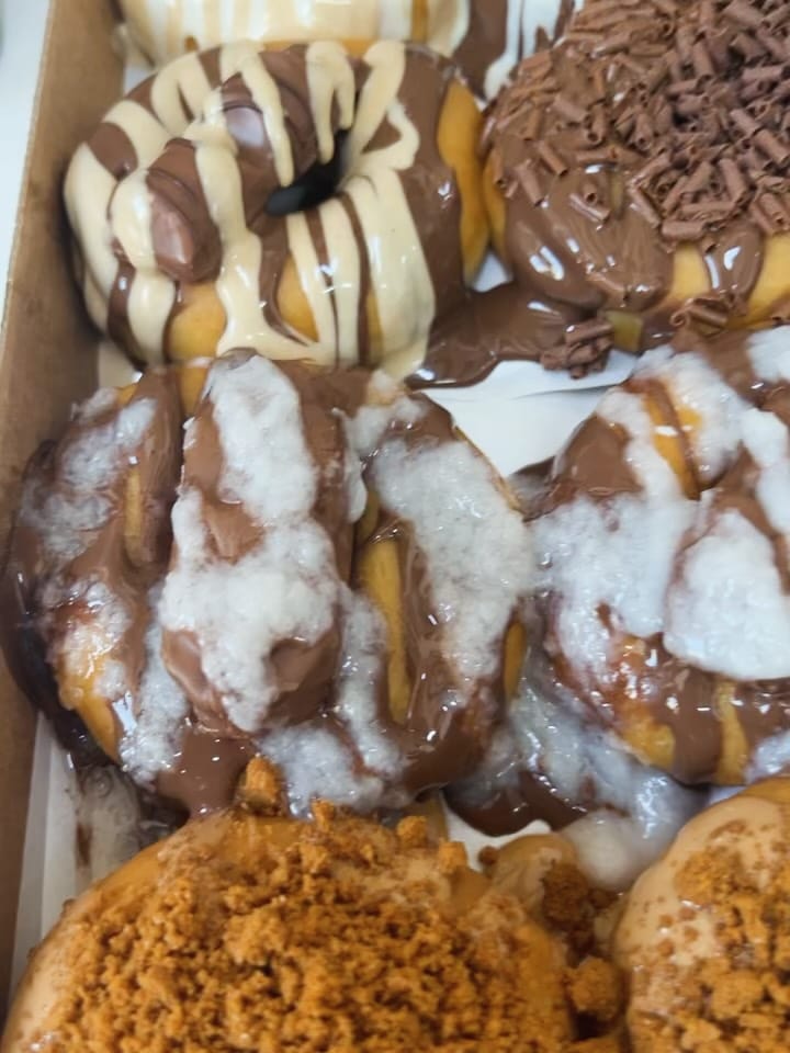 Post 6 by Land of Munchies on Instagram (carousel)