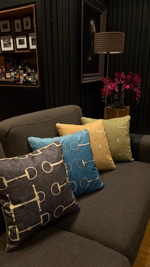 Post 7 by Cushion Designer سمانه on Instagram (video)