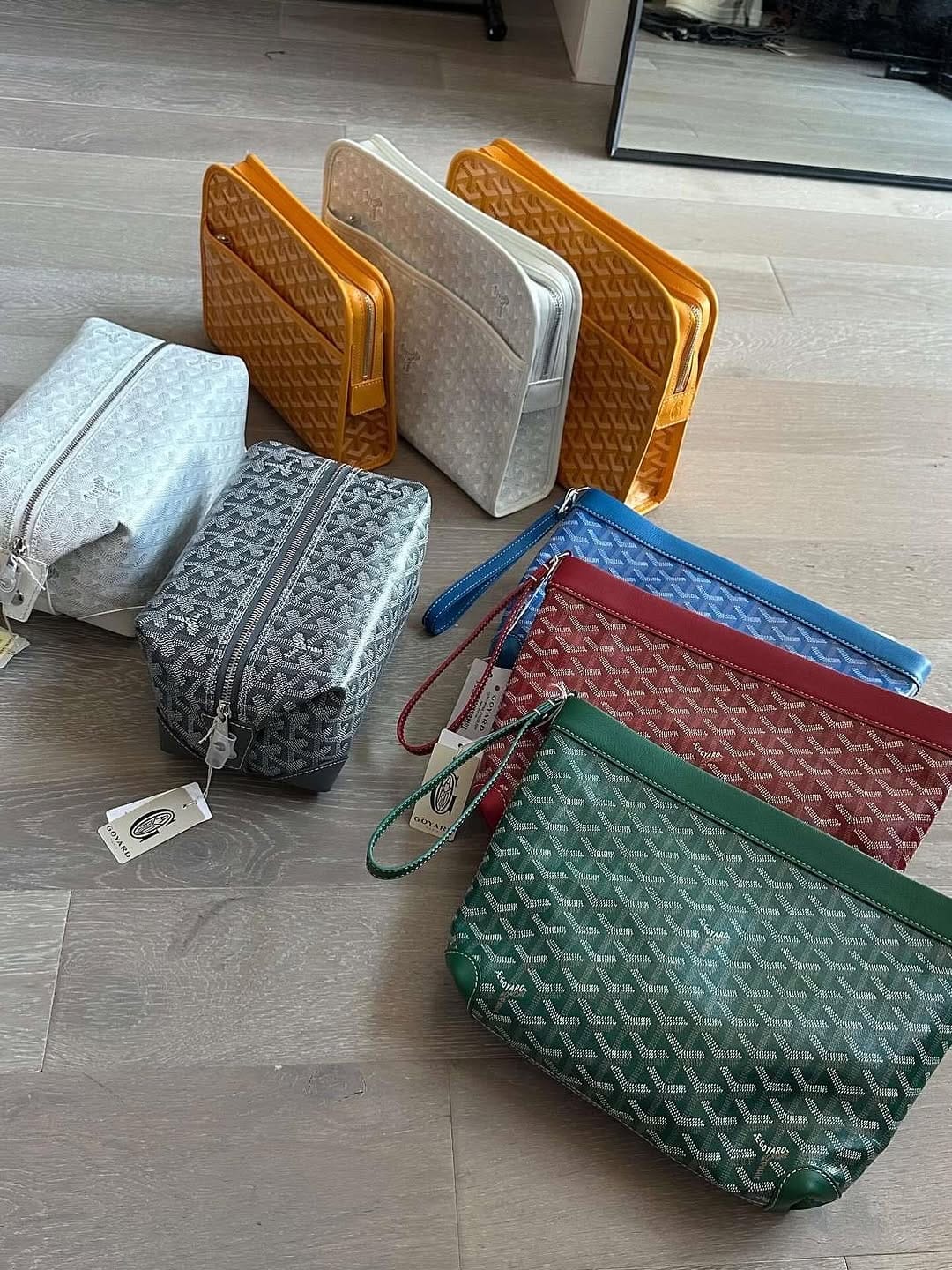 Post 3 by PUT ME ON STYLING on Instagram (image)