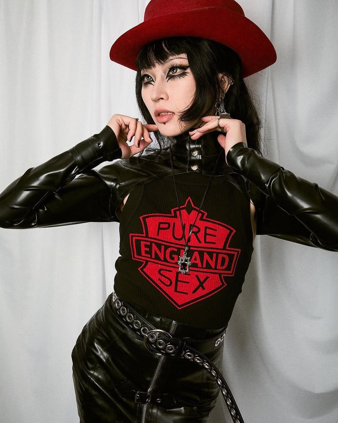 Post 3 by LIVE LONG 👽 on Instagram (carousel)