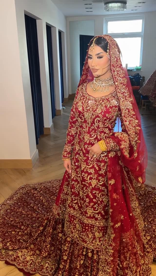 Post 4 by Seema Sarees on Instagram (video)