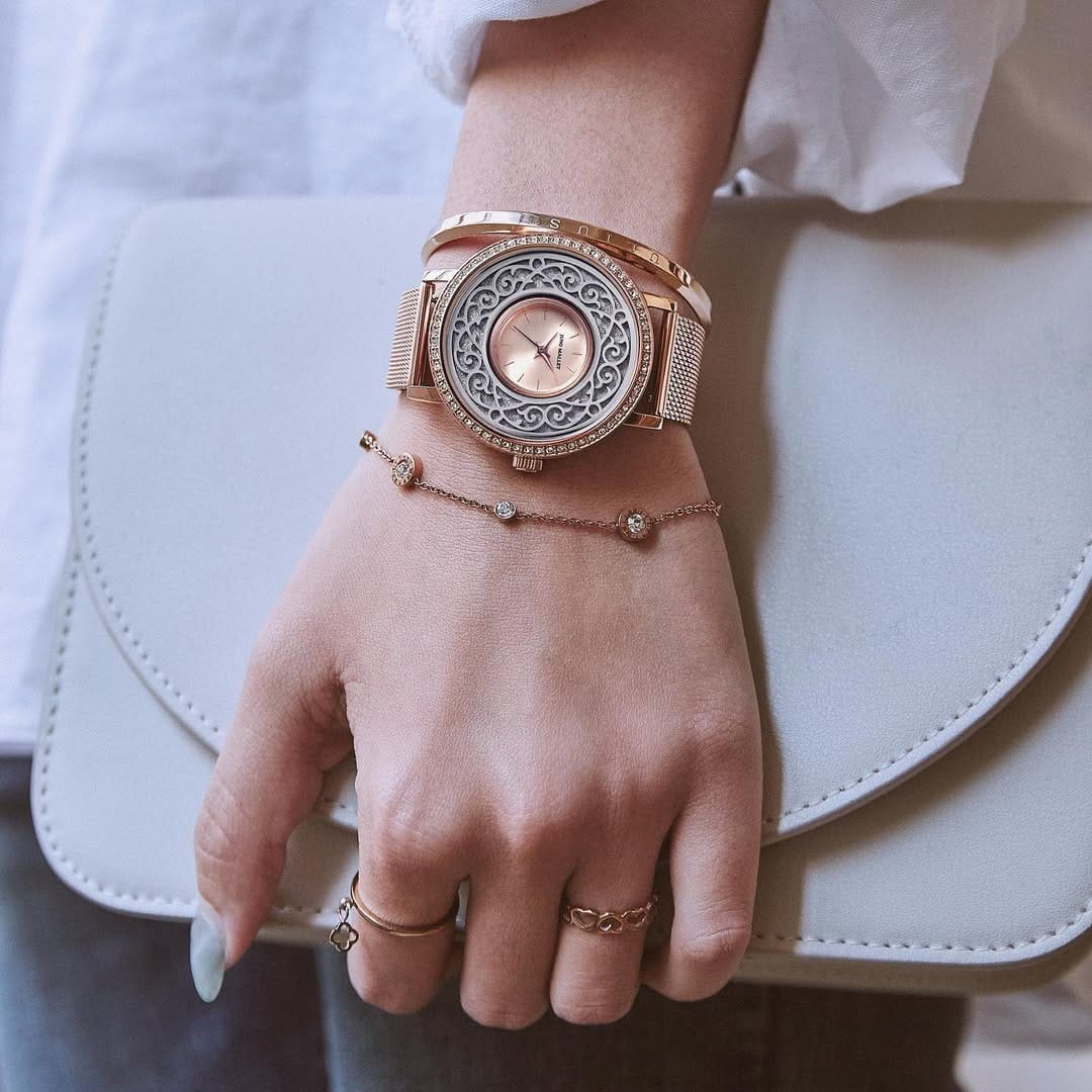 Post 5 by Juno Mallet on Instagram (image)