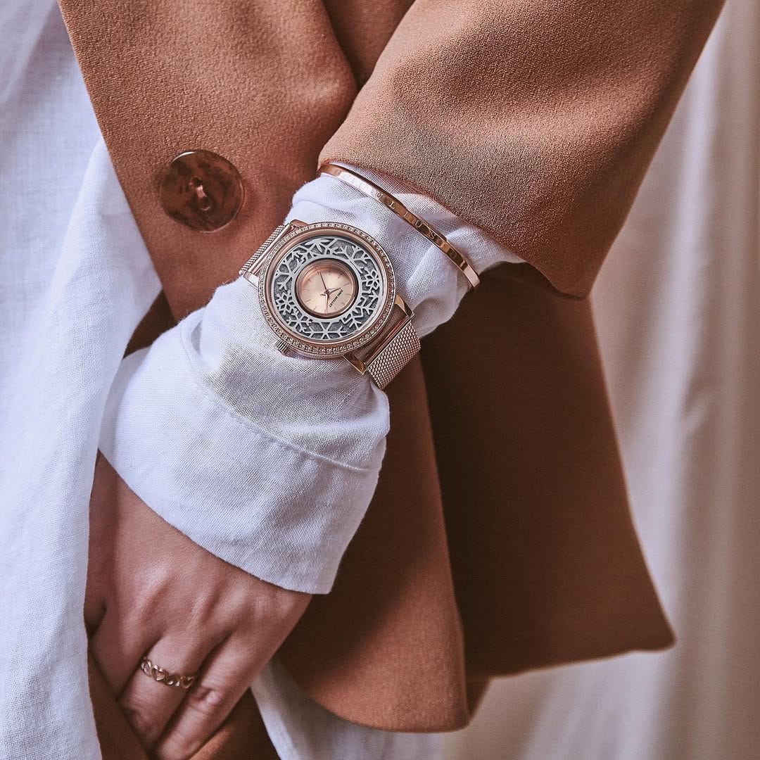Post 4 by Juno Mallet on Instagram (image)