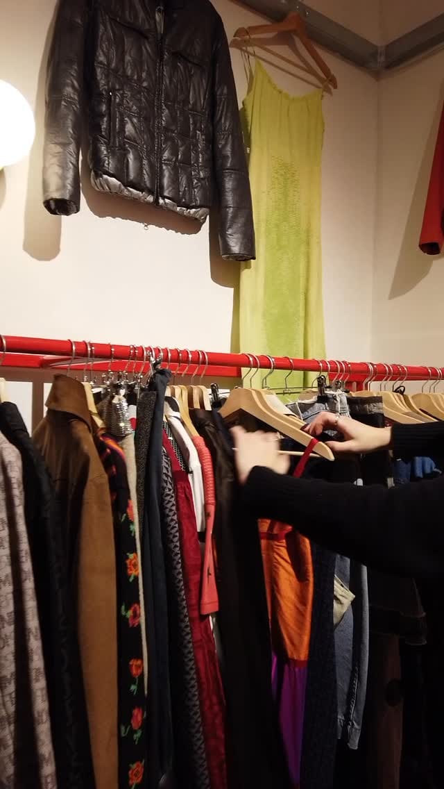 Post 3 by GoodGoodVintage on Instagram (video)