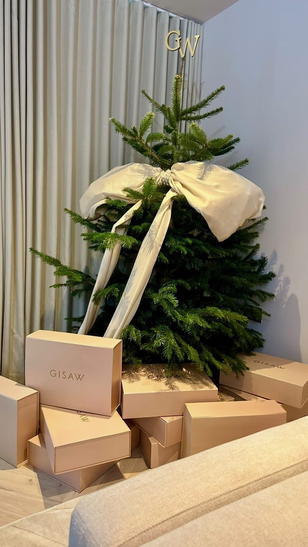 Post 3 by GISAW London on Instagram (video)