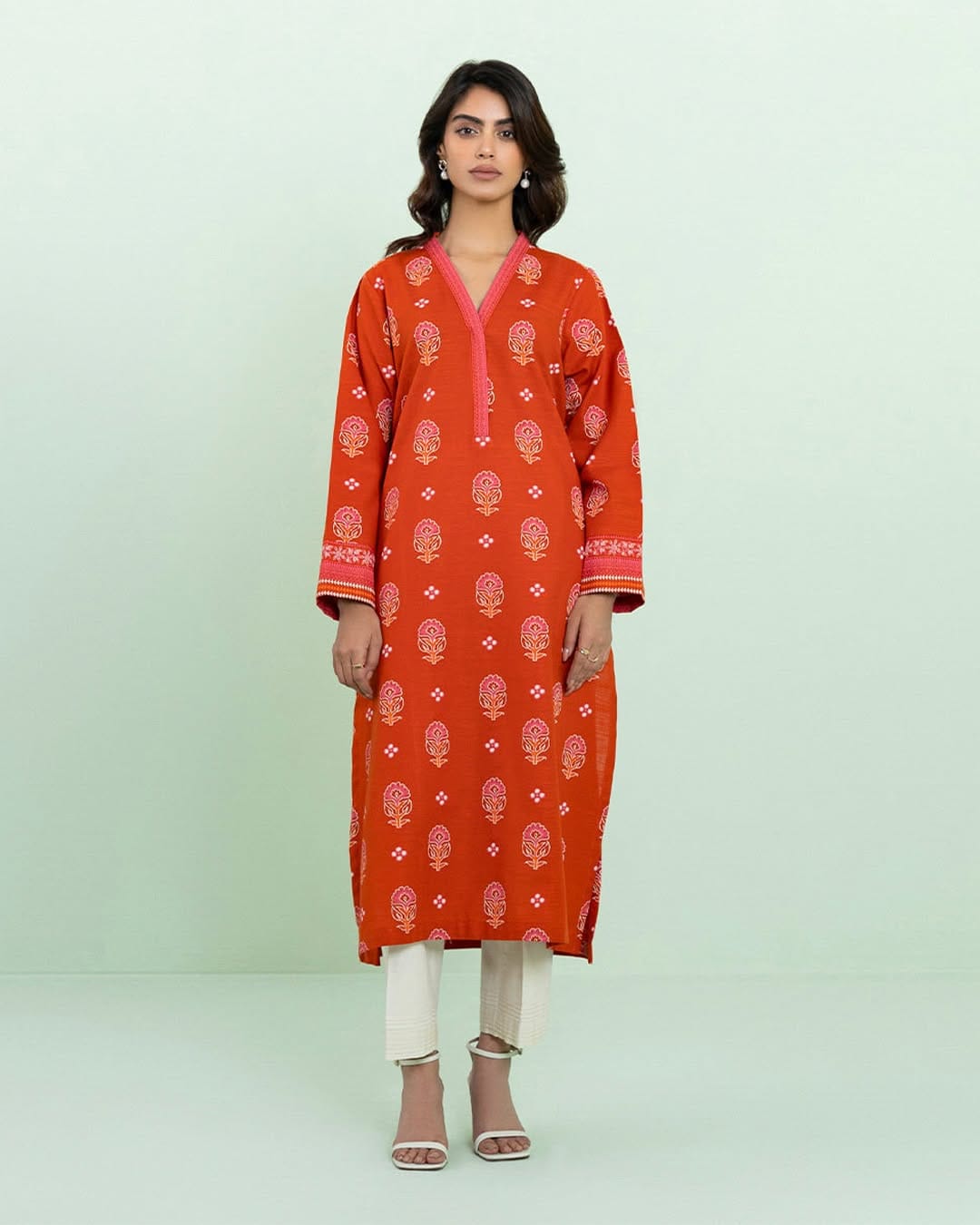 Post 4 by Pakistan Fashion Lounge on Instagram (image)