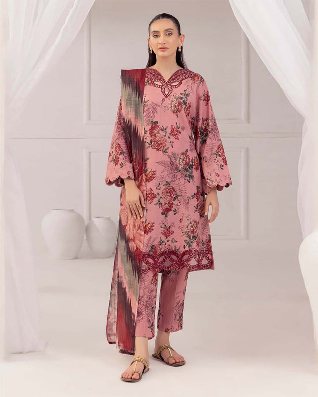 Post 7 by Pakistan Fashion Lounge on Instagram (image)