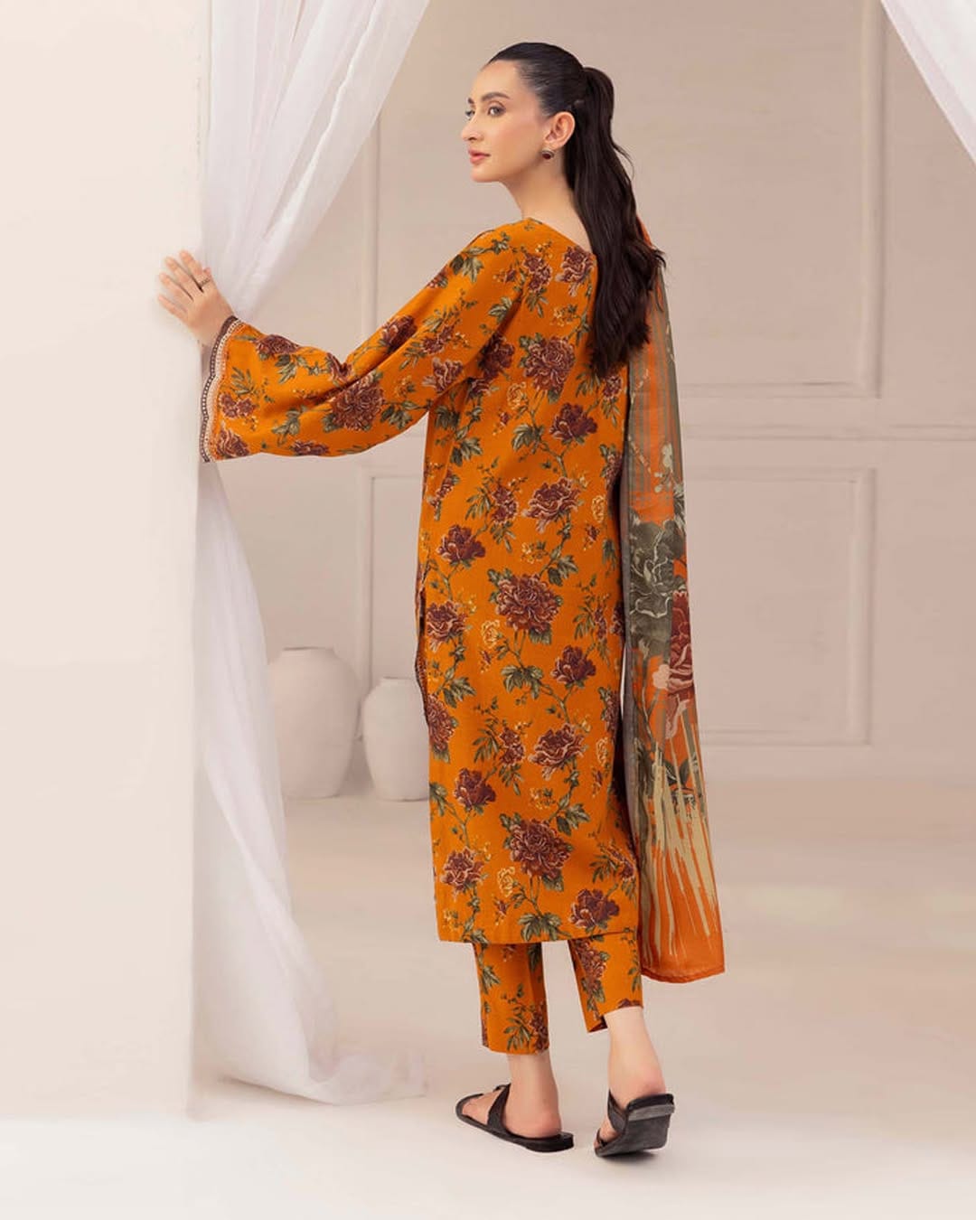 Post 1 by Pakistan Fashion Lounge on Instagram (image)