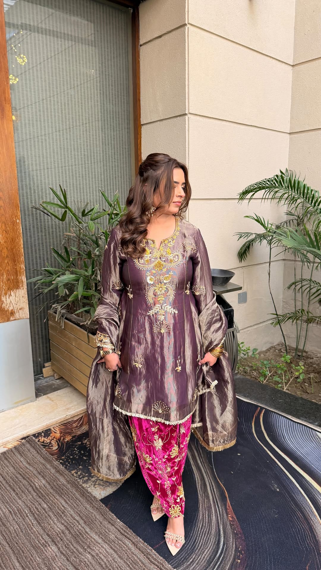 Post 3 by MEENU PANNU LABEL on Instagram (video)
