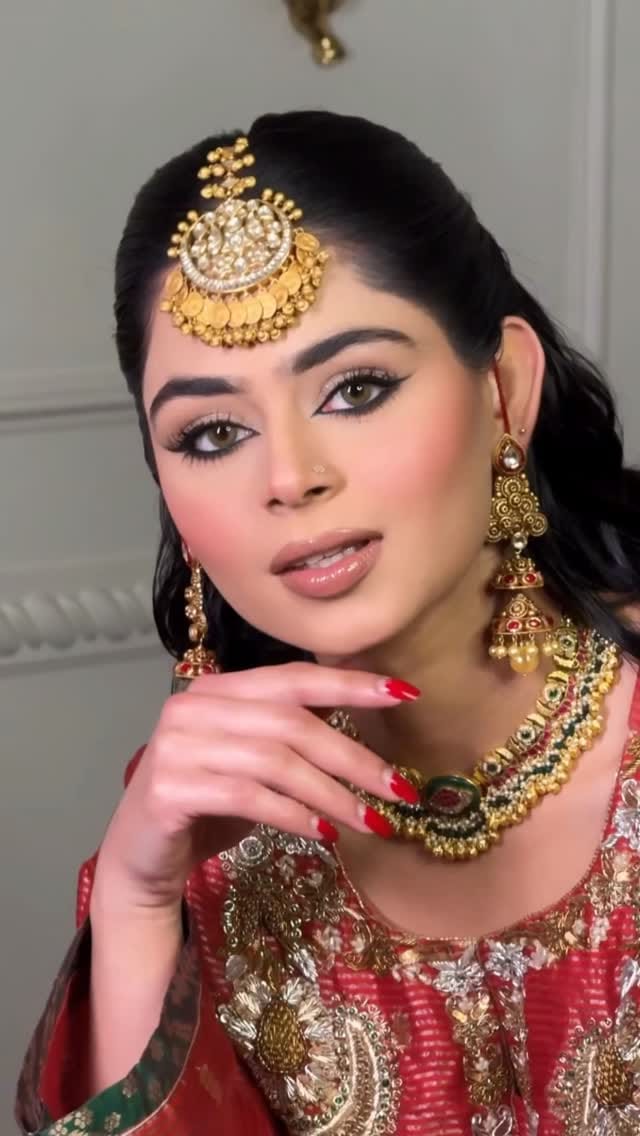 Post 5 by MEENU PANNU LABEL on Instagram (video)
