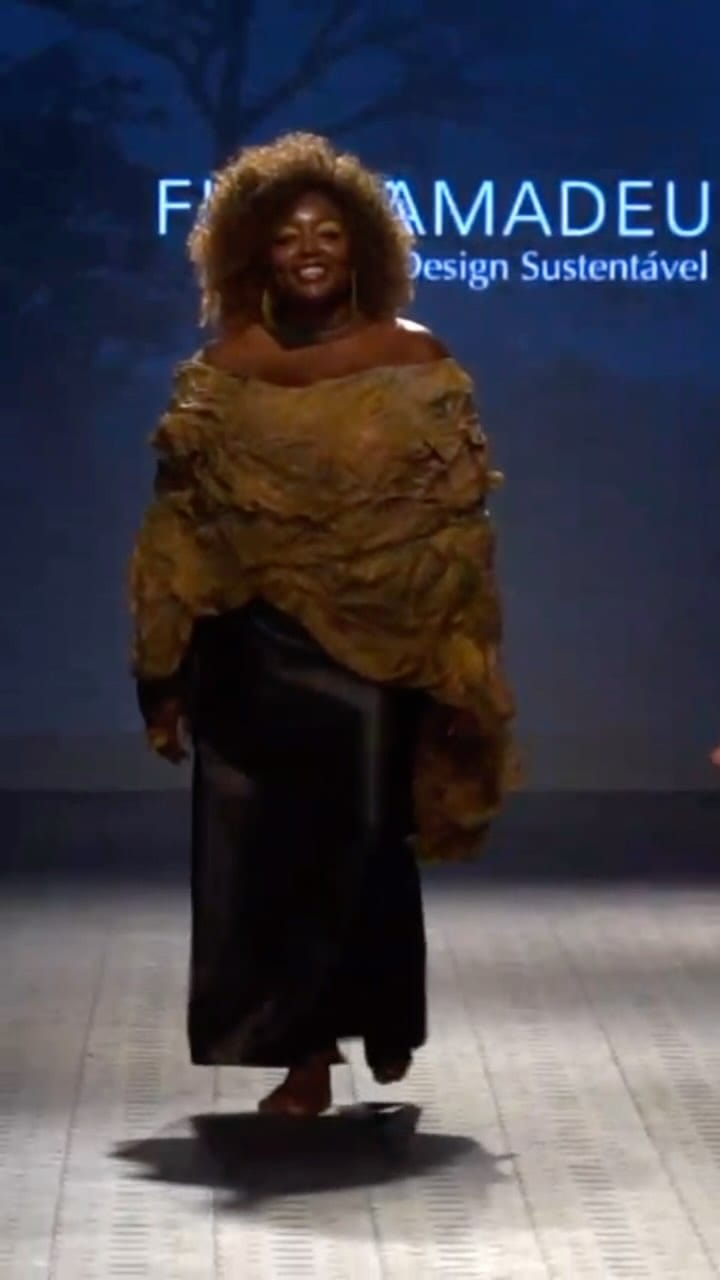 Post 10 by Flavia Amadeu on Instagram (video)