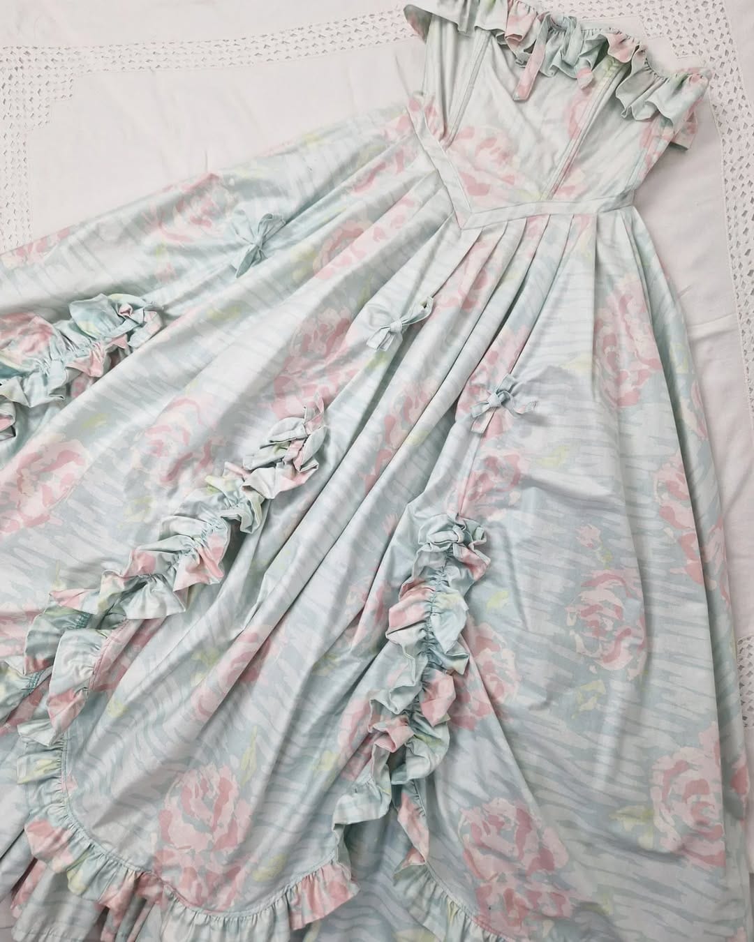 Post 2 by Ela's Vintage on Instagram (image)