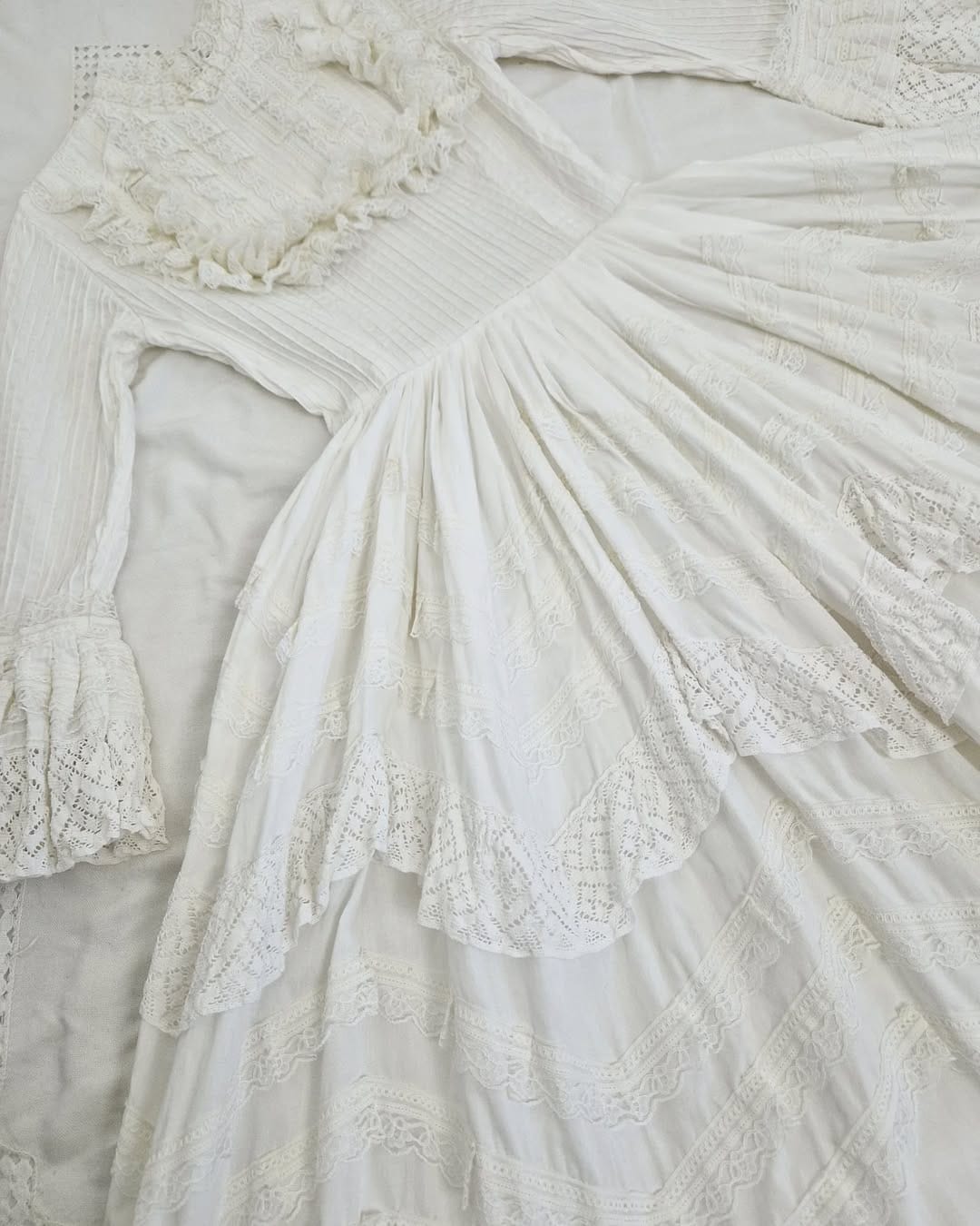 Post 1 by Ela's Vintage on Instagram (image)