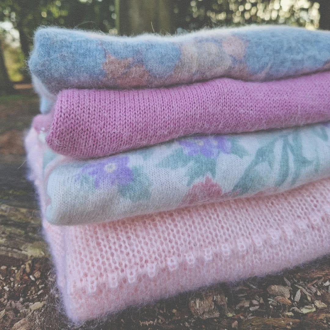 Post 5 by Ela's Vintage on Instagram (carousel)