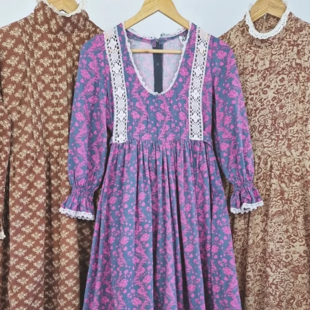 Post 4 by Ela's Vintage on Instagram (carousel)