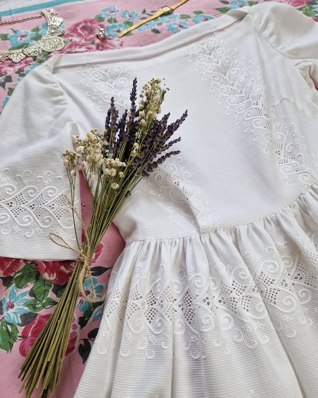 Post 3 by Ela's Vintage on Instagram (image)