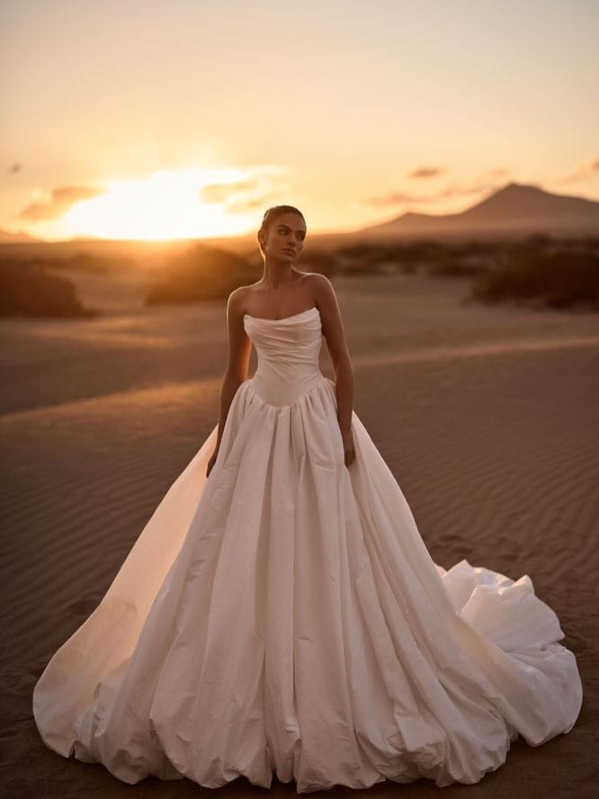 Post 8 by Ellie Sanderson BRIDE on Instagram (carousel)