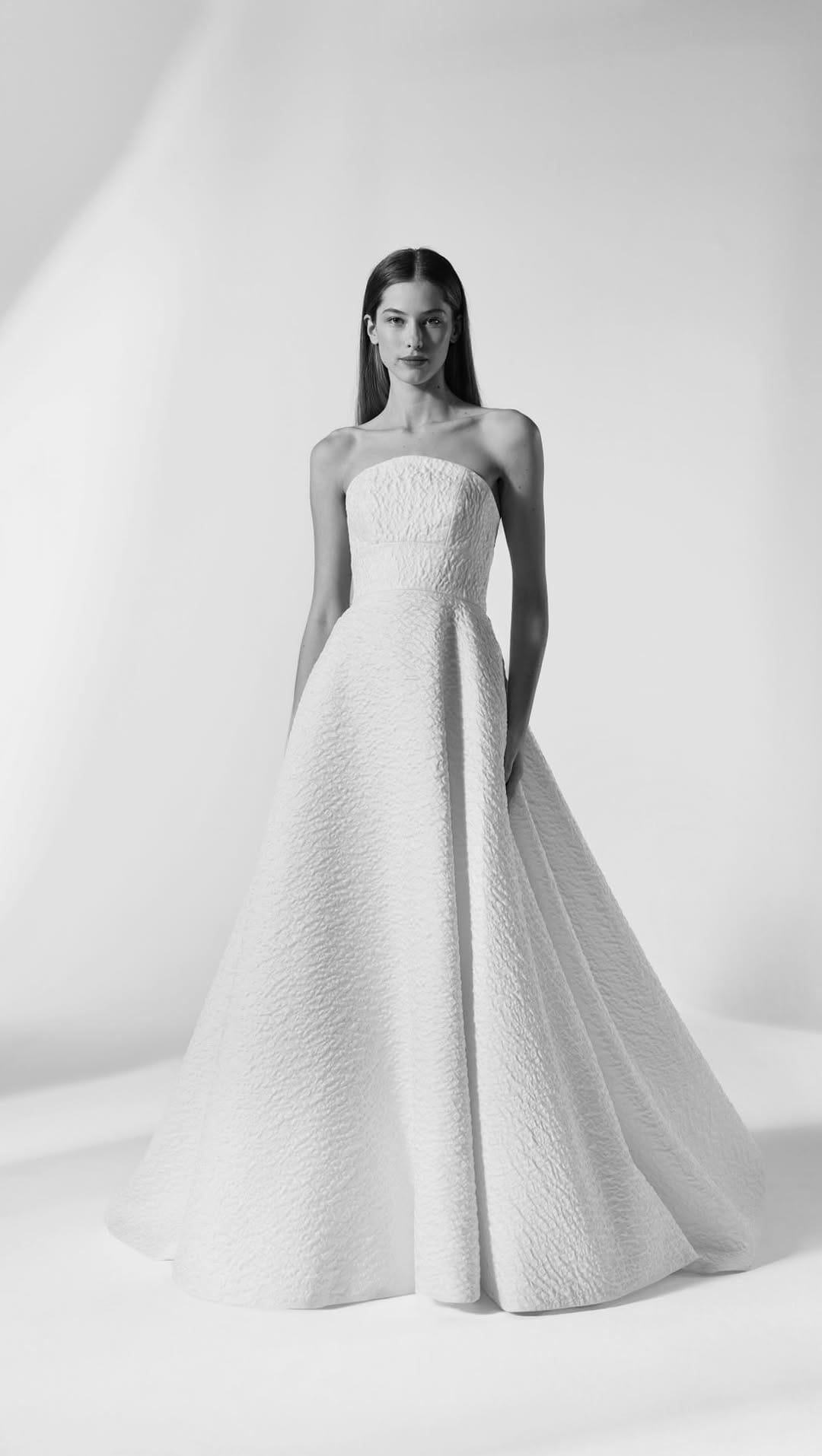 Post 4 by Ellie Sanderson BRIDE on Instagram (video)