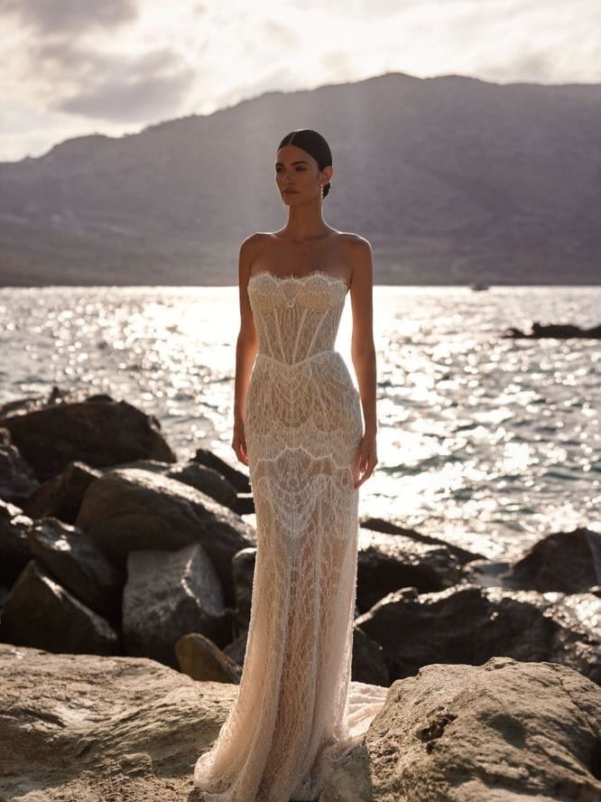 Post 7 by Ellie Sanderson BRIDE on Instagram (carousel)