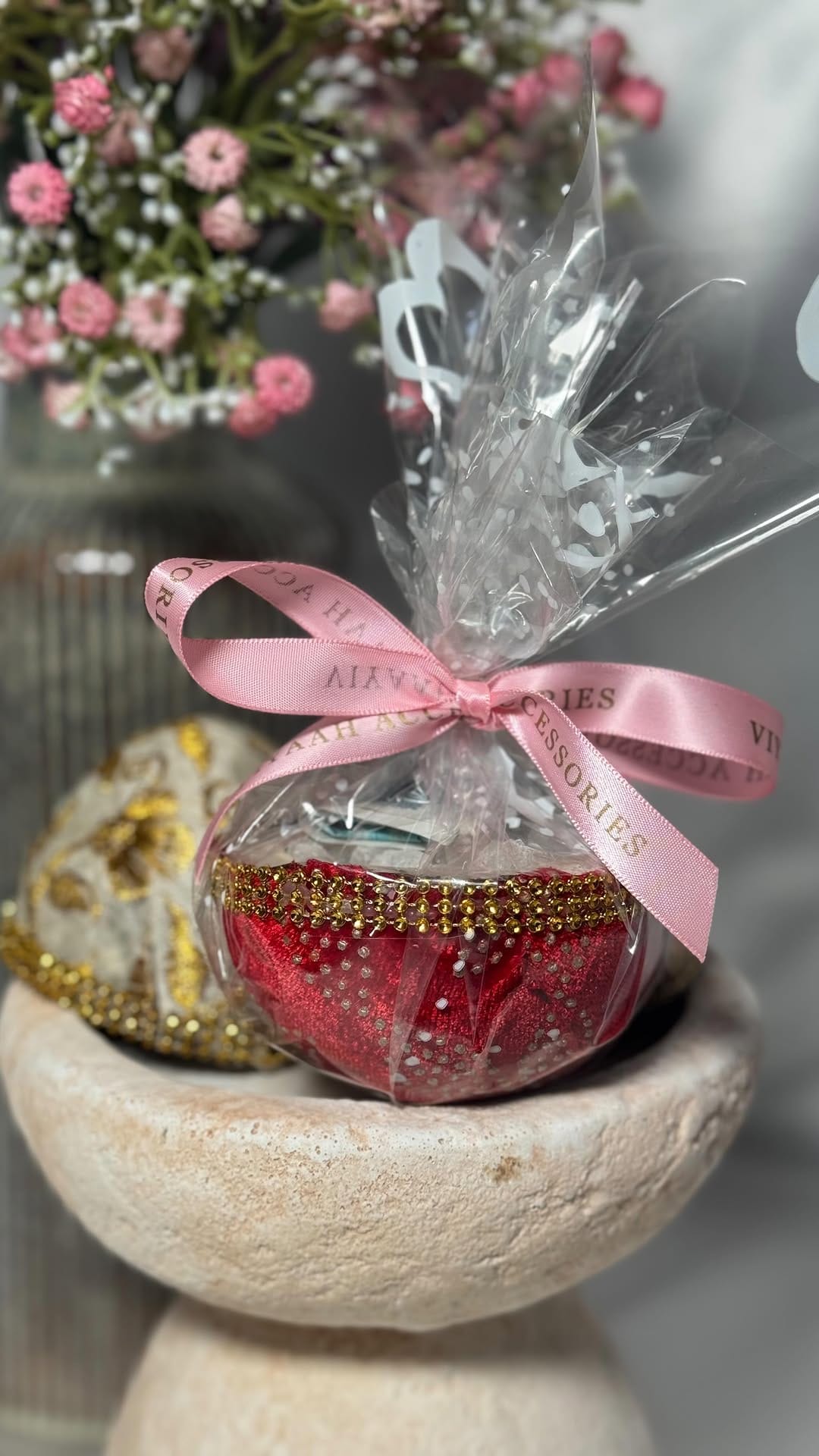 Post 3 by VIYAAH ACCESORIES on Instagram (video)