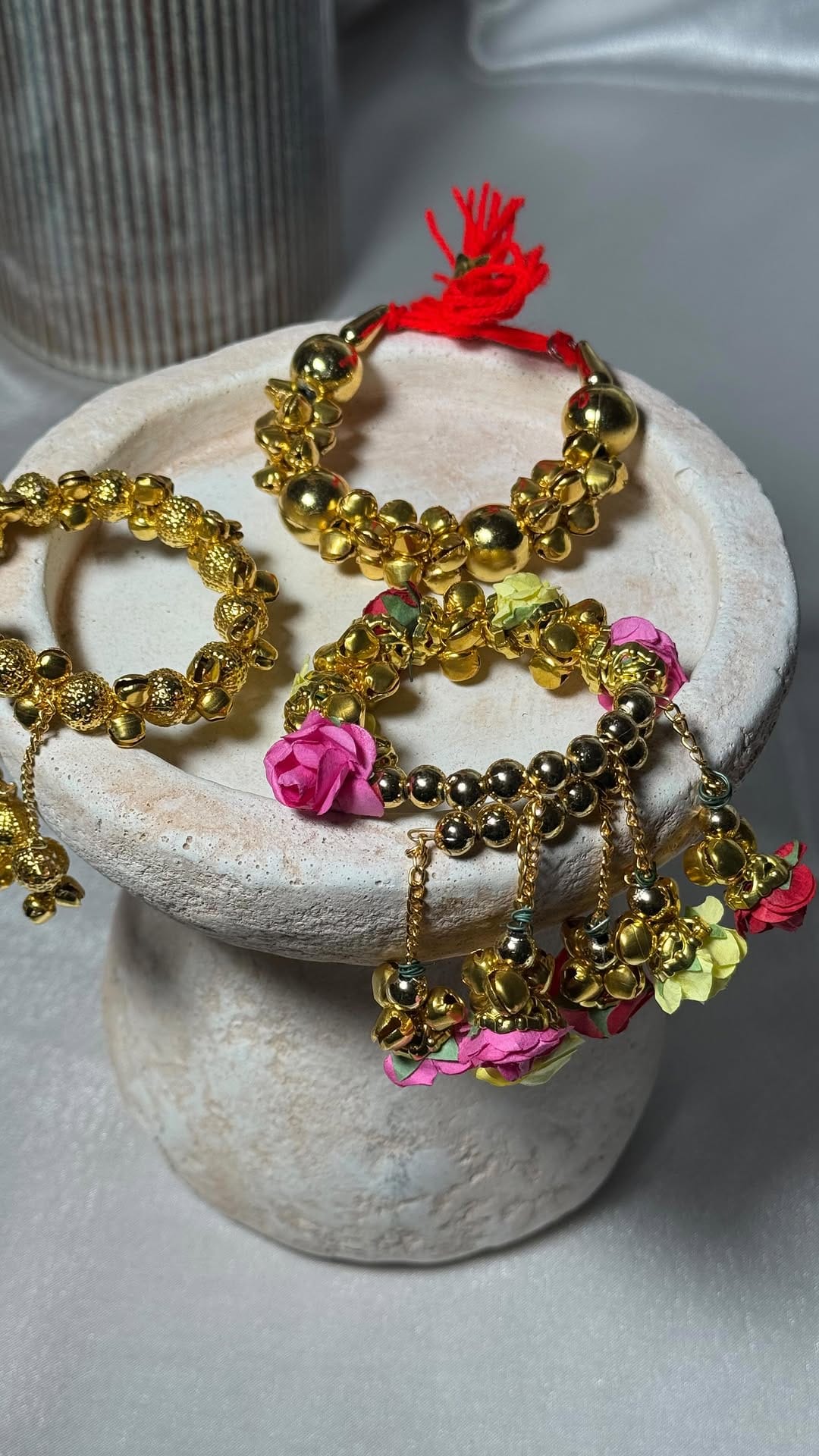 Post 2 by VIYAAH ACCESORIES on Instagram (video)