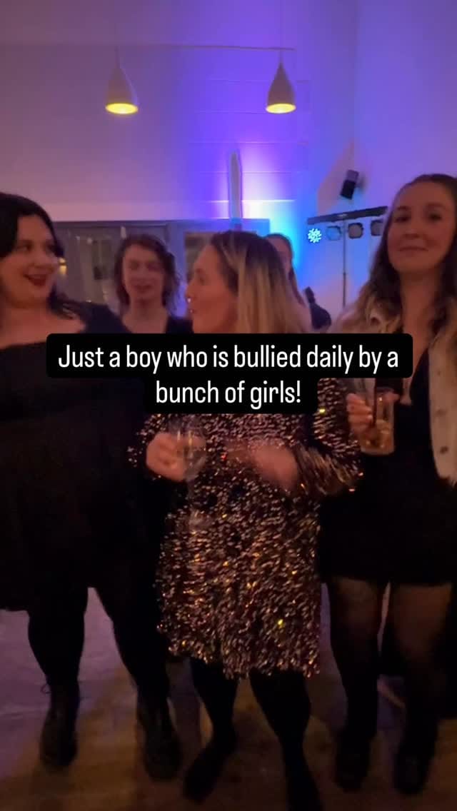 Post 5 by The Old Farmhouse Jewellery on Instagram (video)