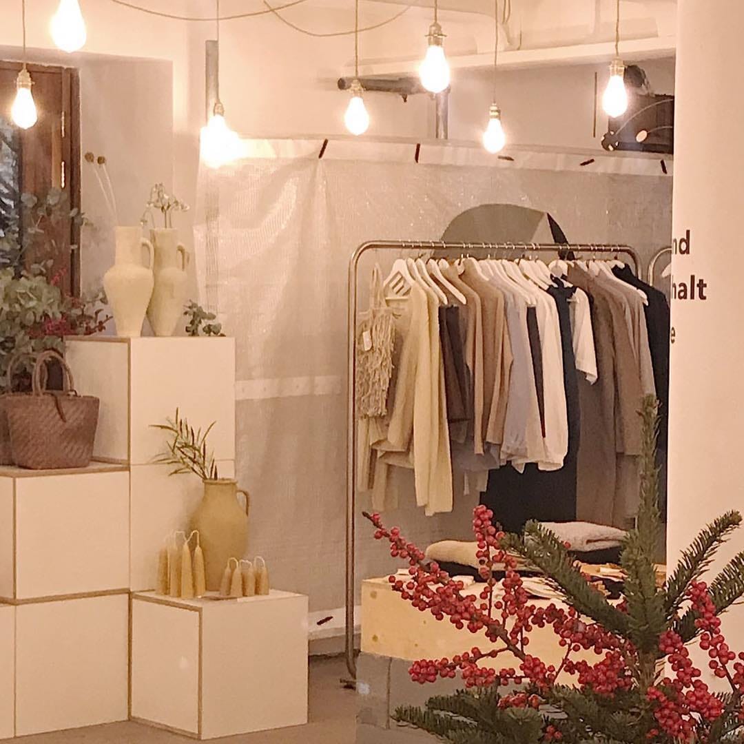Post 4 by THE BASICS STORE on Instagram (carousel)