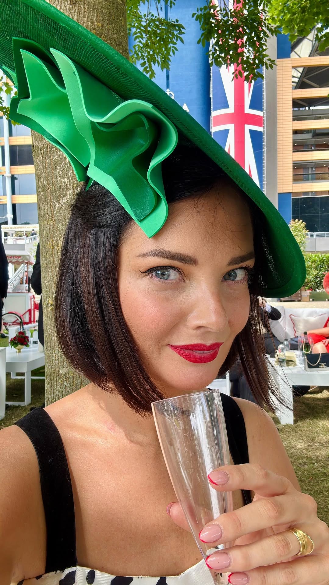 Post 3 by Martha Lynn | Milliner on Instagram (video)