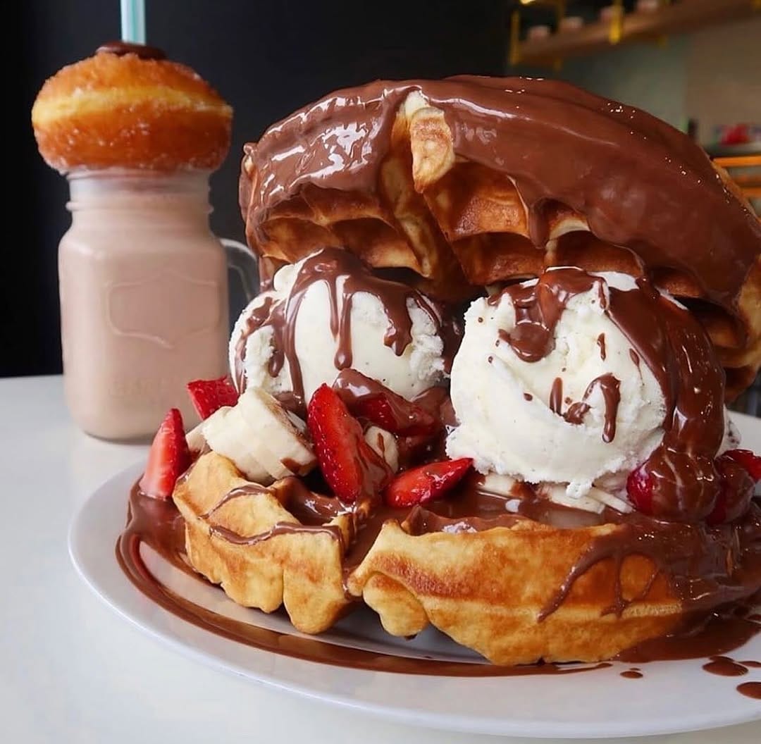 Post 7 by Tella Balls Dessert Bar on Instagram (image)