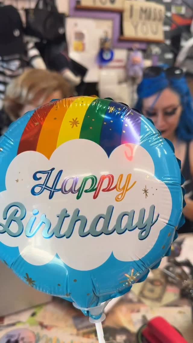 Post 10 by Posers Hollywood on Instagram (video)