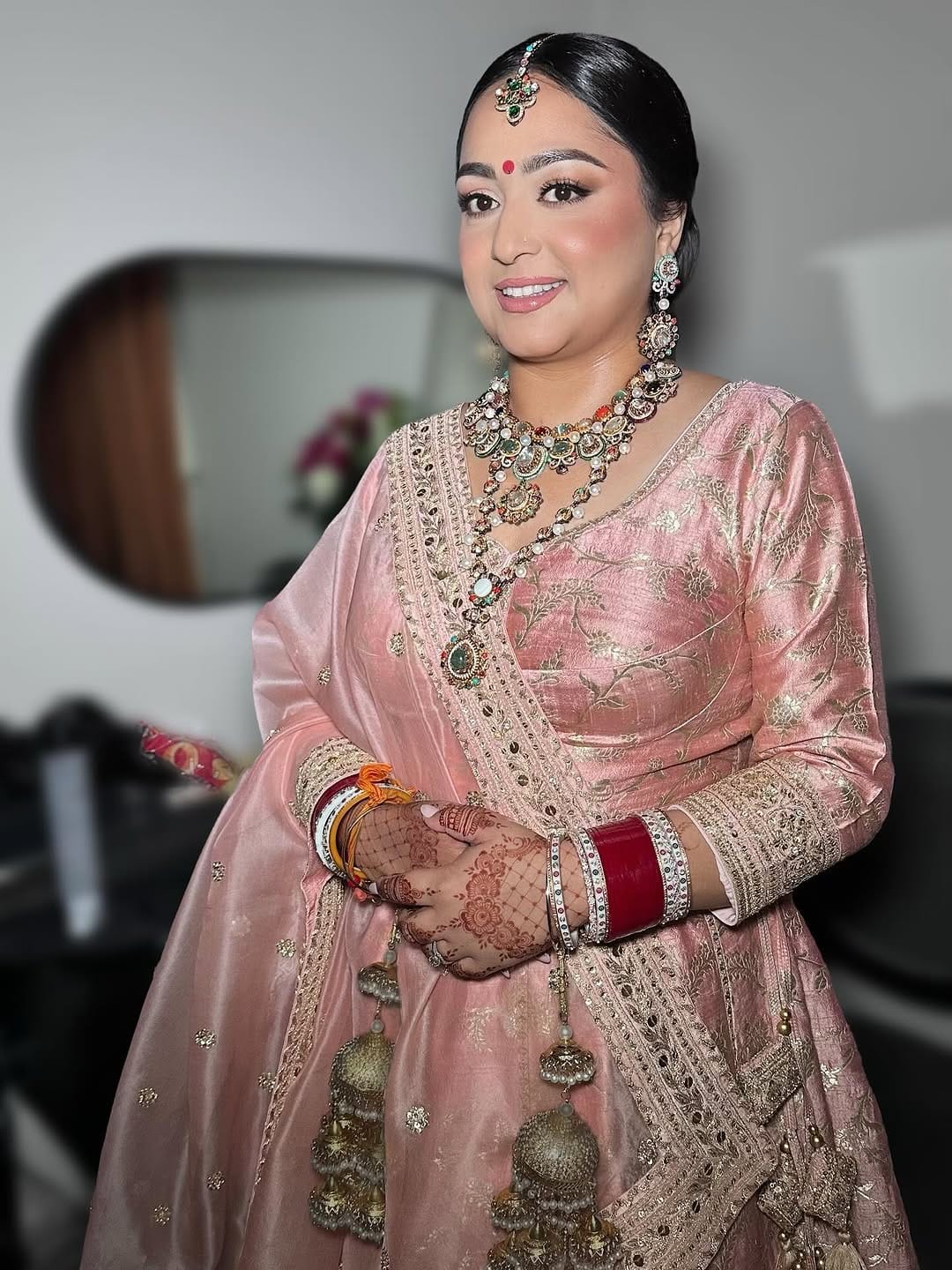 Post 4 by BRIDAL 𝐇𝐚𝐢𝐫 𝐚𝐧𝐝 𝐌𝐚𝐤𝐞𝐮𝐩 𝐀𝐫𝐭𝐢𝐬𝐭 ♡ on Instagram (carousel)