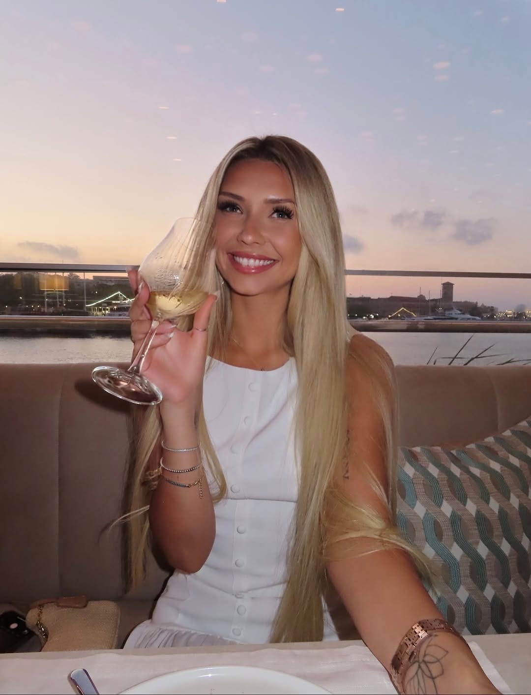 Post 5 by 𝐍 𝐀 𝐄 ♡ on Instagram (carousel)