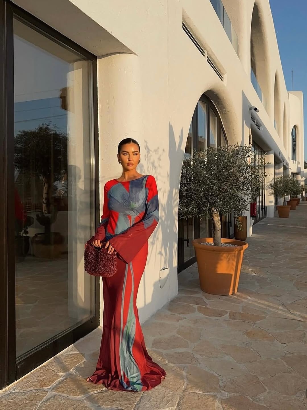 Post 8 by DAY      6 | Slow womenswear fashion on Instagram (carousel)