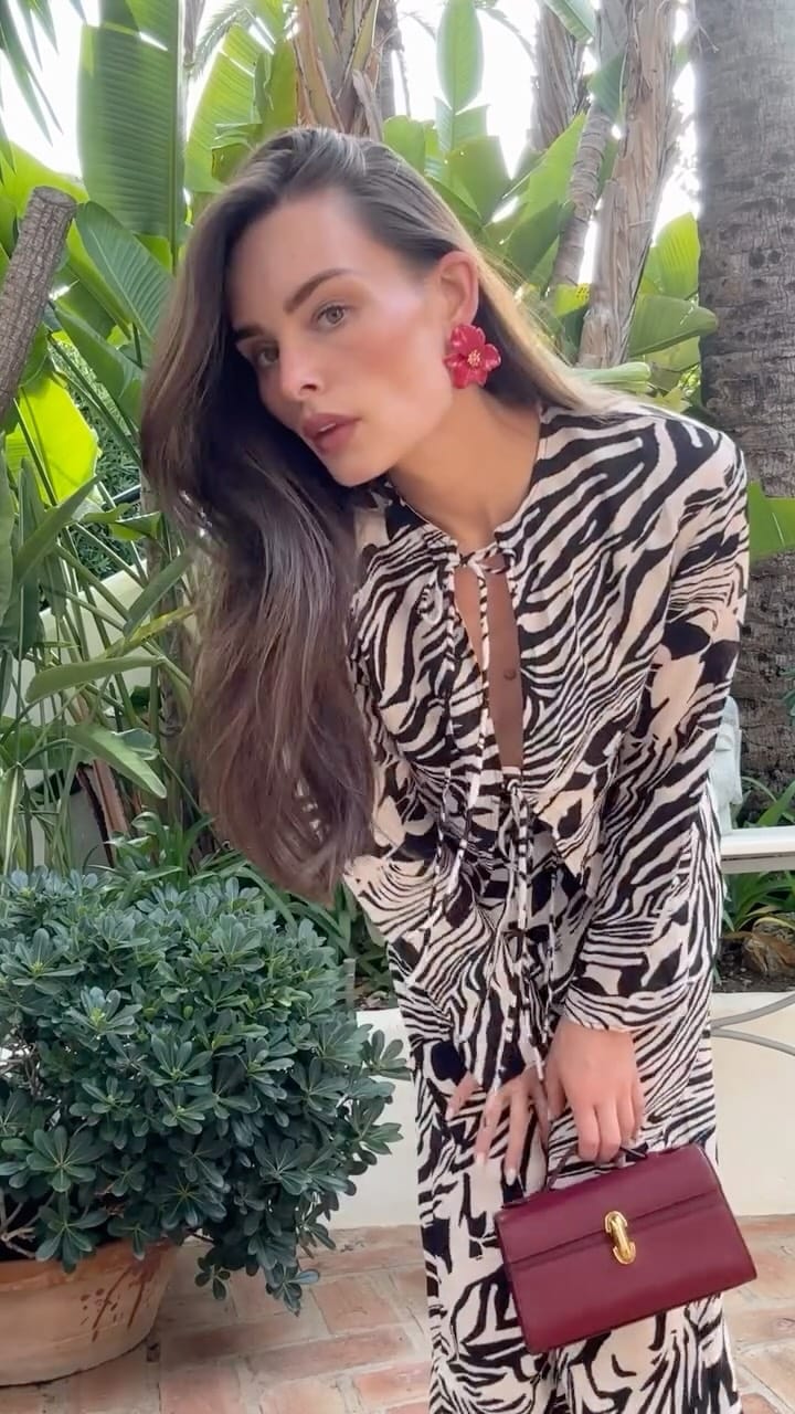 Post 4 by DAY      6 | Slow womenswear fashion on Instagram (video)