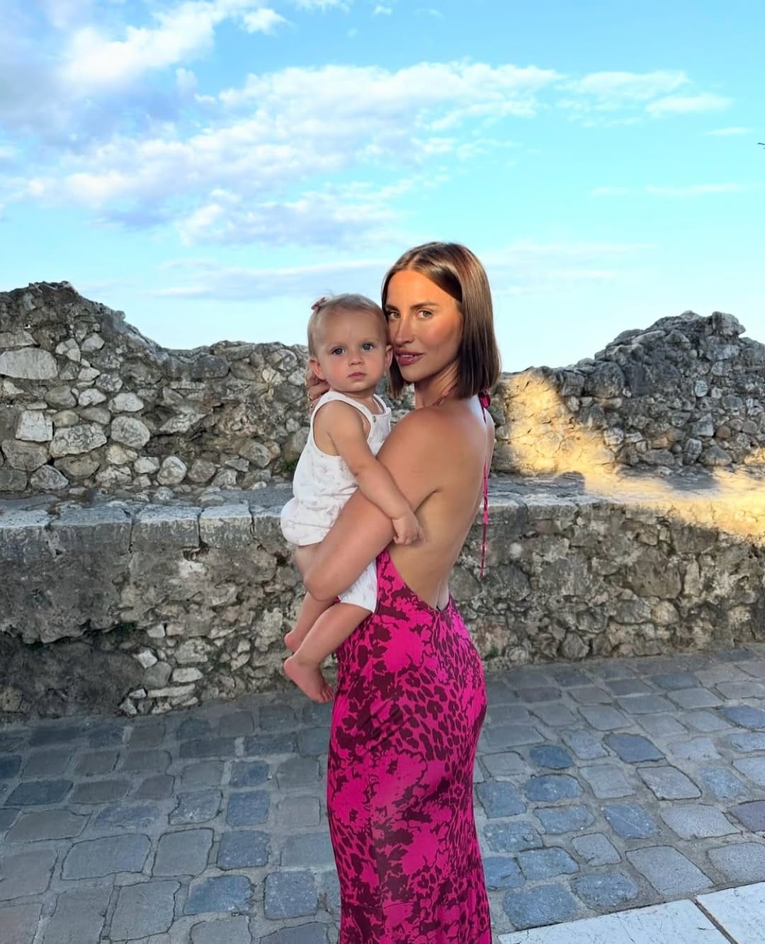 Post 10 by DAY      6 | Slow womenswear fashion on Instagram (image)