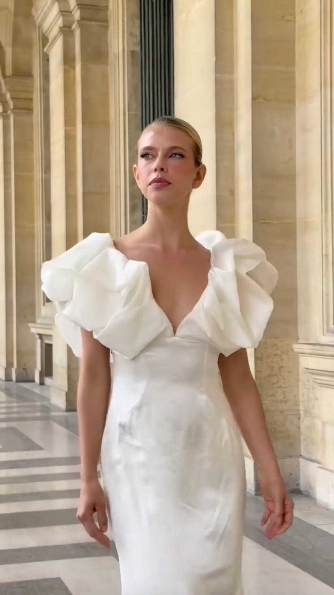 Post 6 by MARCELA GIOCANTI | LONDON BRIDAL ATELIER on Instagram (video)