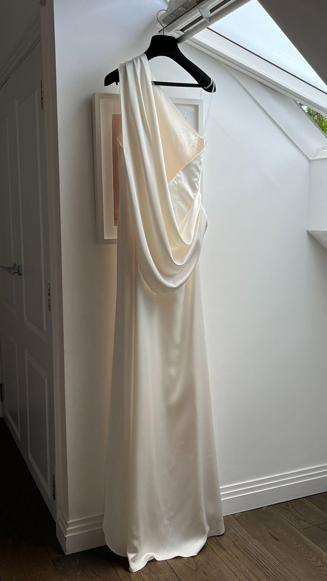 Post 1 by MARCELA GIOCANTI | LONDON BRIDAL ATELIER on Instagram (video)