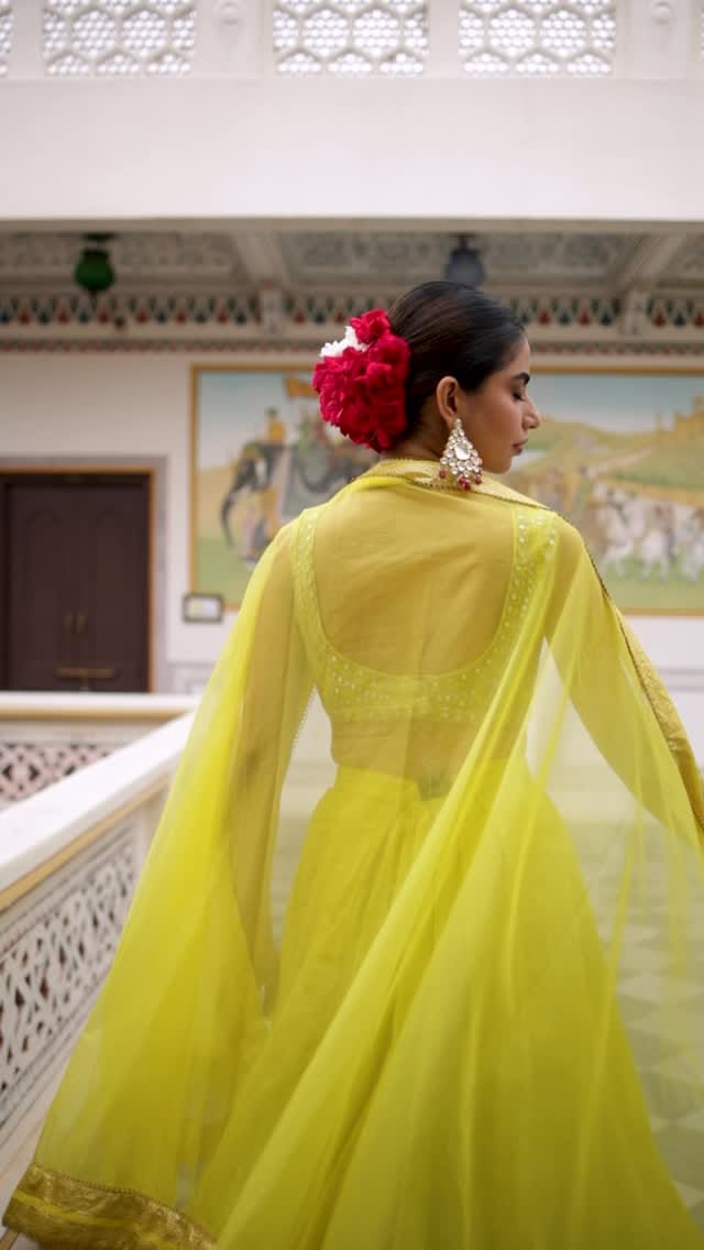 Post 4 by Neha Khullar on Instagram (video)
